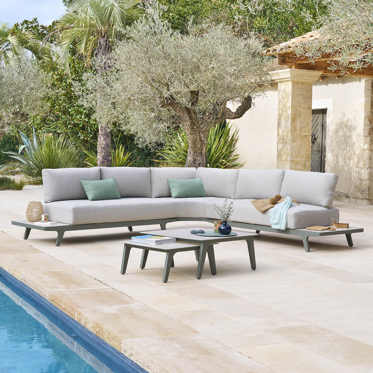 Salon de jardin "Pulpy" vert laurier 7 places en aluminium et polyester