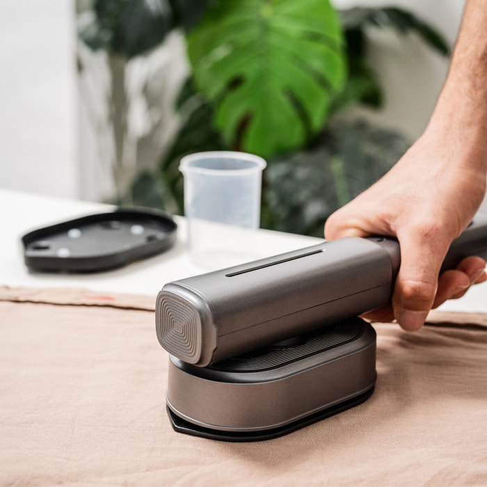 Ferro da Stiro da Viaggio Verticale a Vapore 2 in 1 Vaoron InnovaGoods