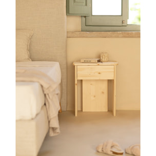 Mesita de noche de madera maciza en tono natural de 50x42cm Alto: 50 Largo: 42 Ancho: 27