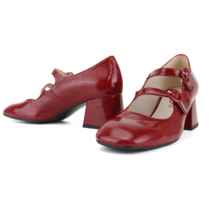 Salón de piel acharolada color rojo estilo Mary Jane. Tacón de 4 cm