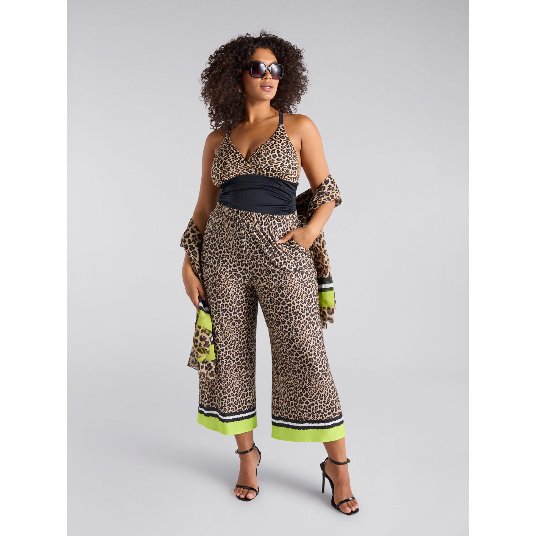 Fiorella Rubino - Bañador de una pieza con control de barriga y lunares. - Negro