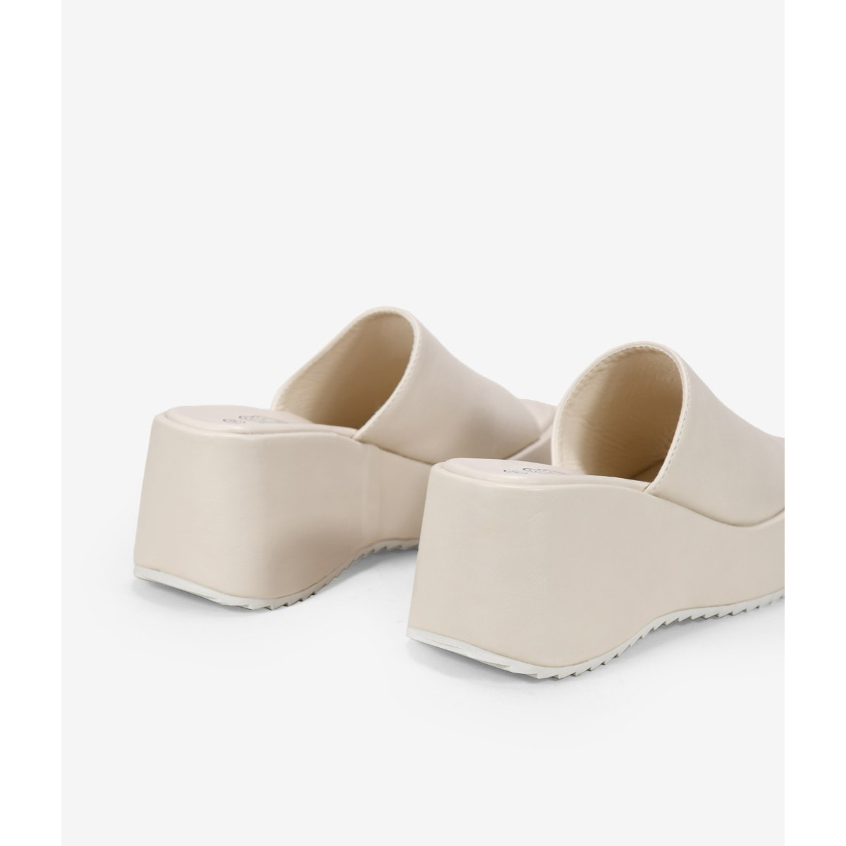 Sandalias beige con plataforma