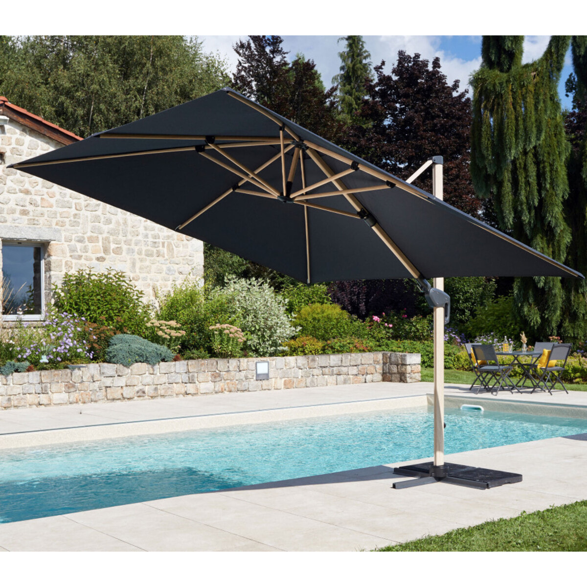 Parasol déporté 3x3m double inclinaison - effet bois - gris anthracite - EMERAUDE