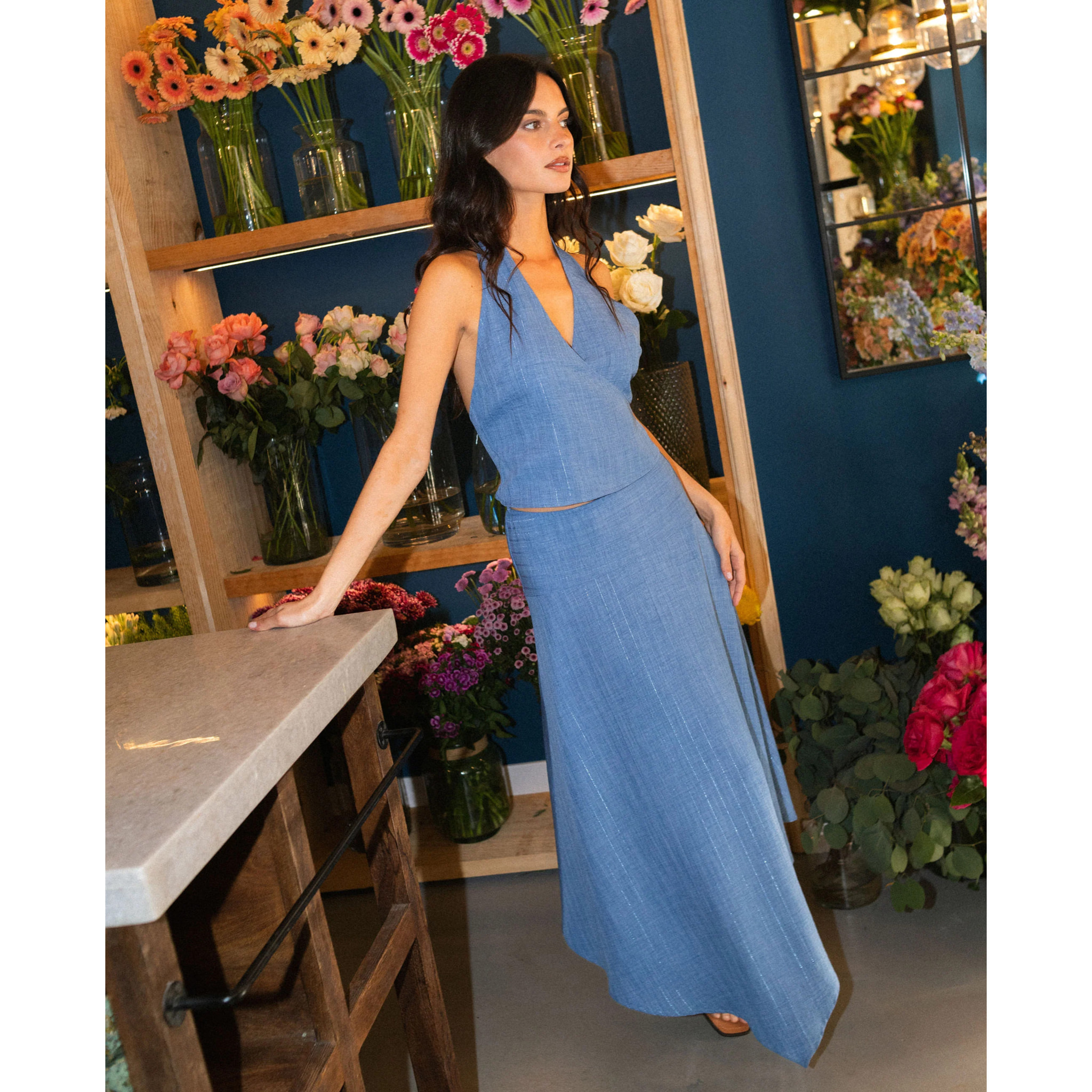 Top de mujer cruzado con cuello halter y con escote de pico