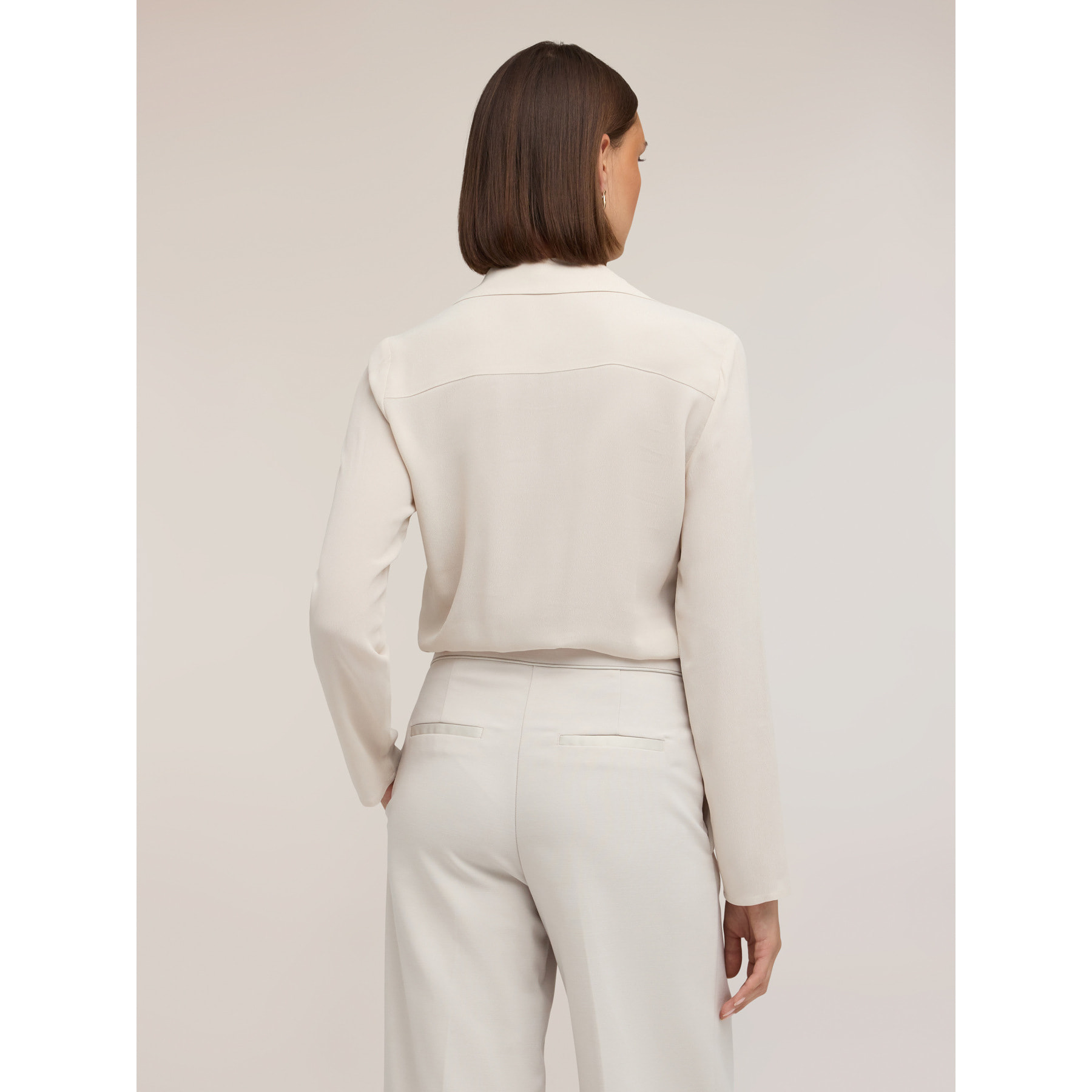 Motivi - Camicia body in crêpe de chine con scollo incrociato - Beige