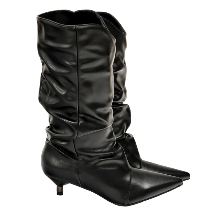 Stivaletto in simil pelle con tacco basso