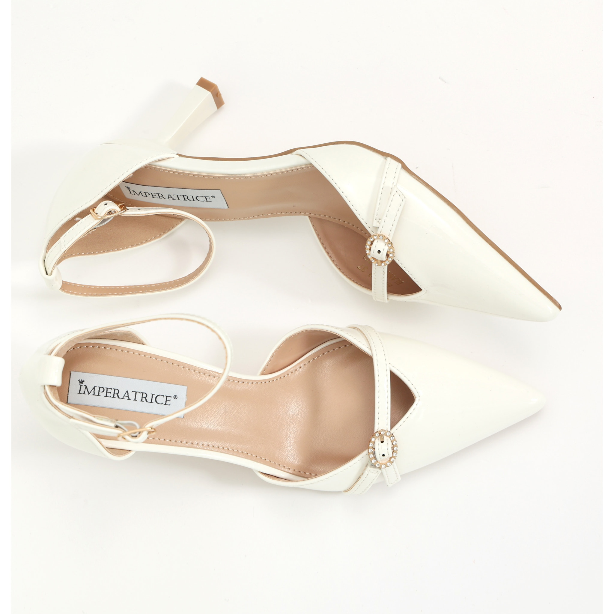 Sandali in simil pelle verniciata con tacco a rocchetto