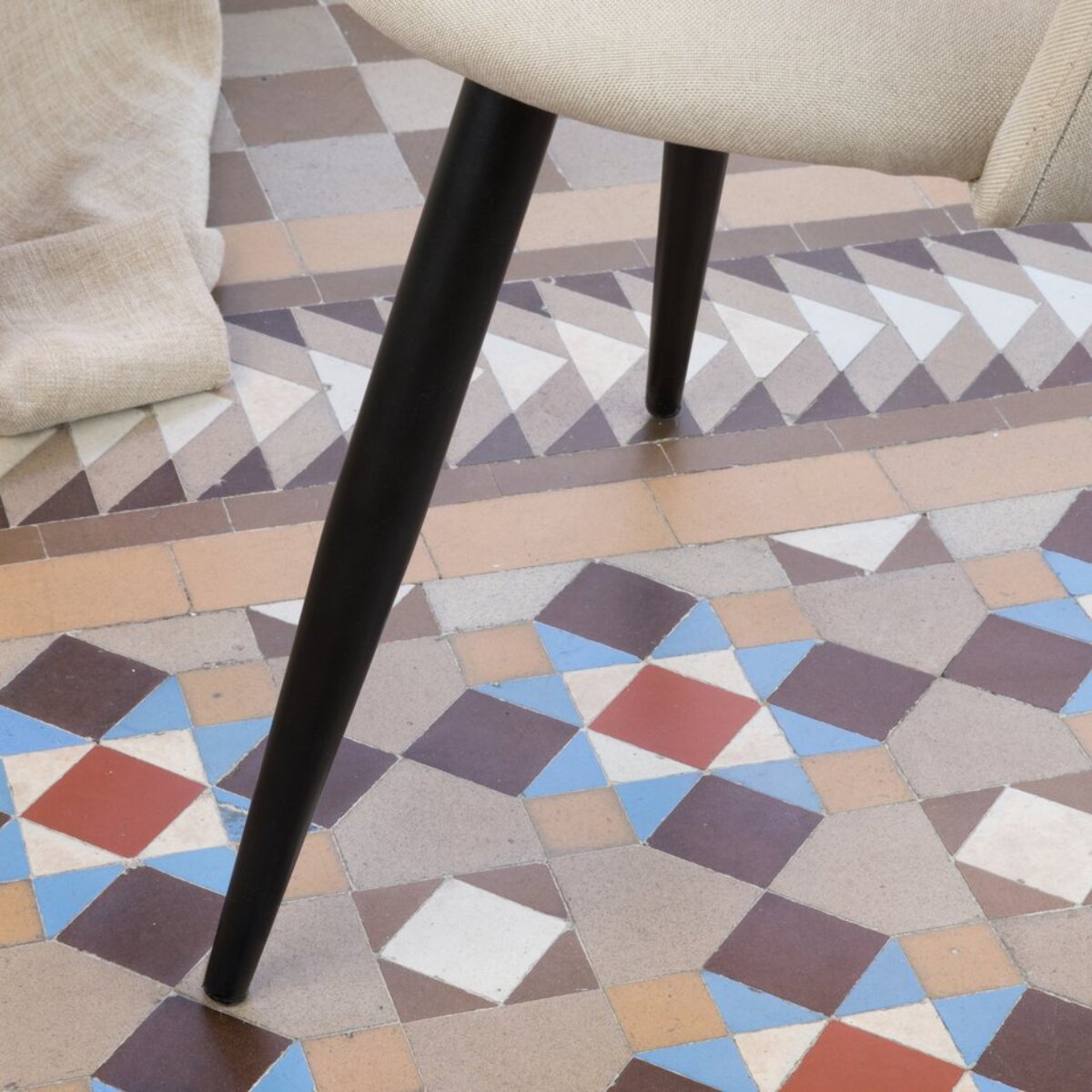 Pack de 4 chaises -tissu et bois. pieds métalliques-couleur beige 48 x 78 x 58 cm