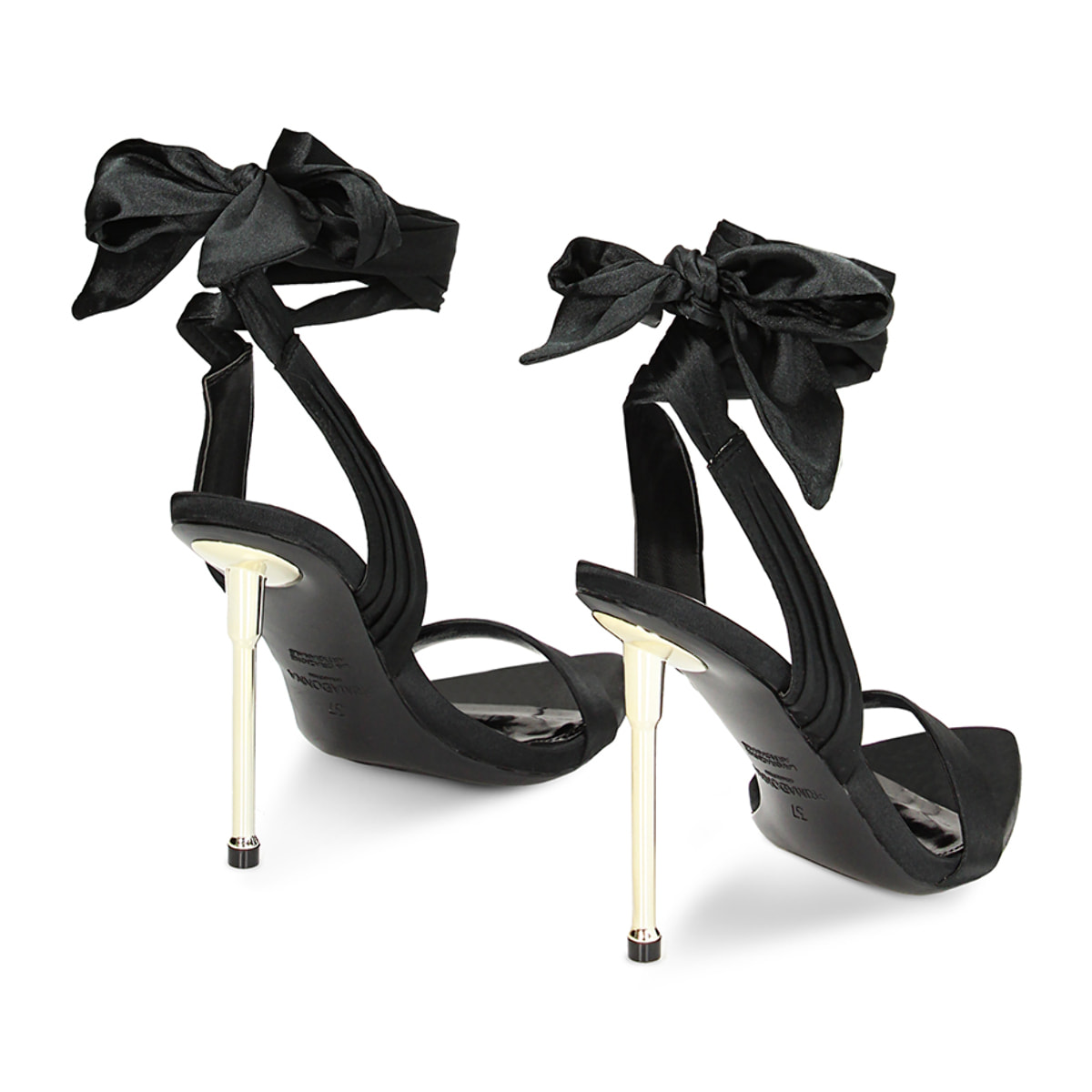 Sandalias con tacón negras en raso