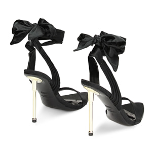 Sandalias con tacón negras en raso