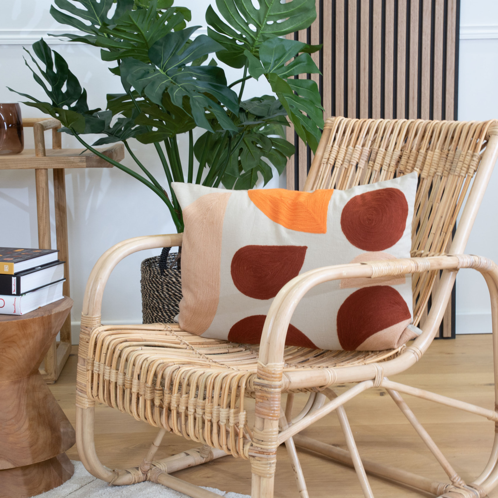 Coussin brodé motif abstrait - Brique