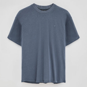 Camiseta azul denim en lino y algodón de cuello redondo y monograma bordado