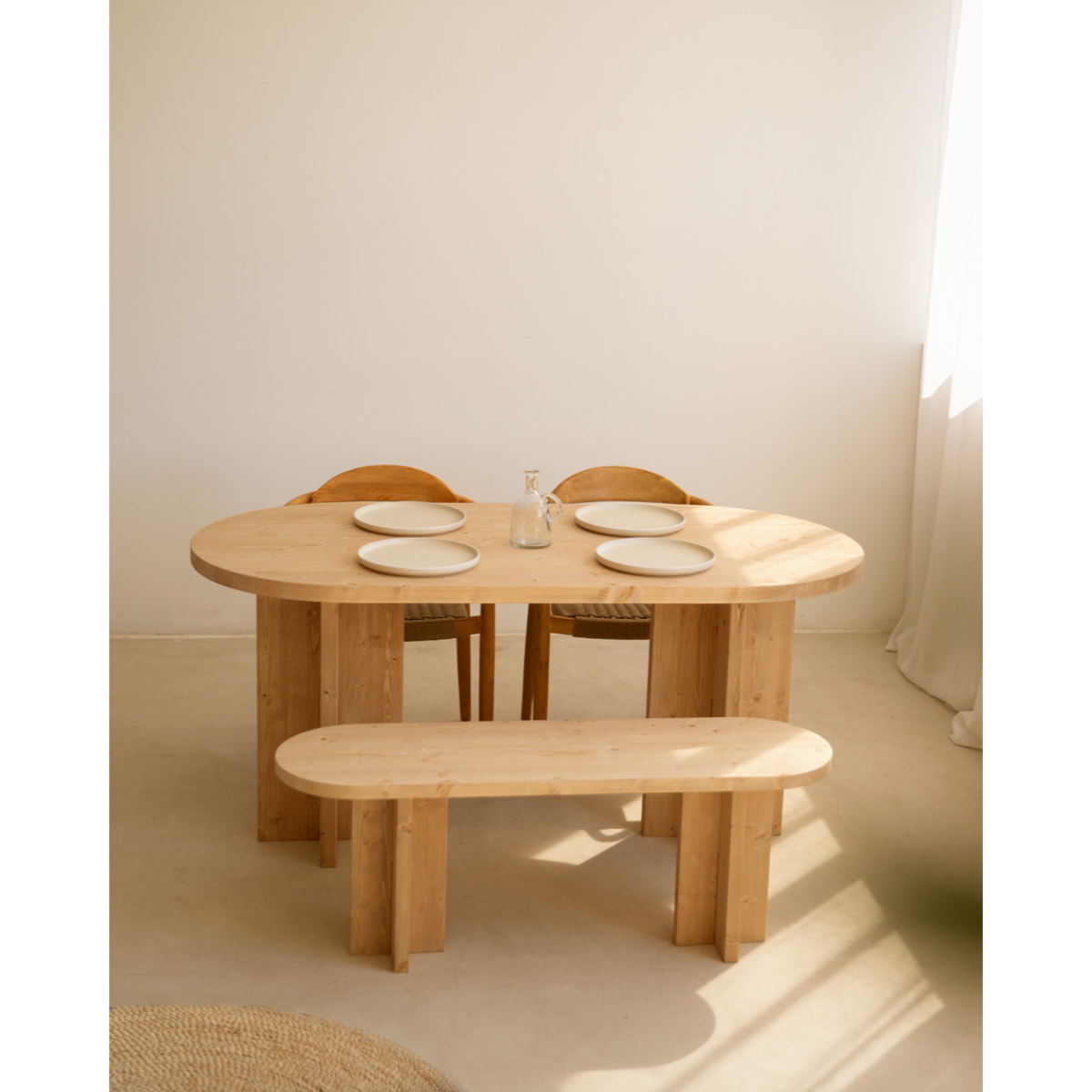 Mesa de comedor de madera maciza ovalada en tono roble medio de varias medidas