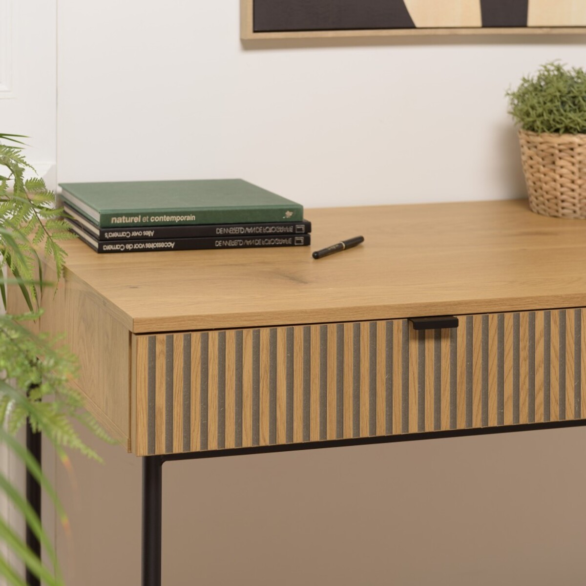 SCOTT - Bureau 2 tiroirs décor effet bois rainuré noir et naturel