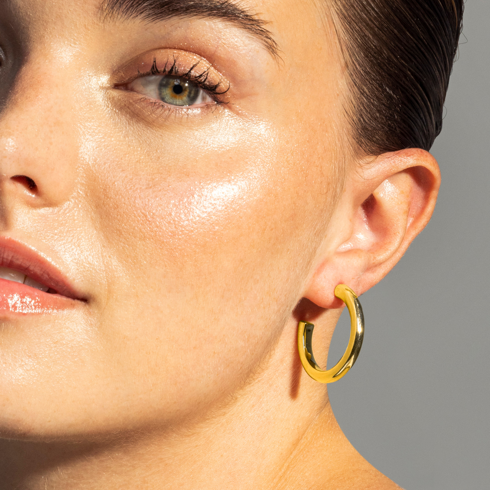 Pendientes de 29mm de diámetro acabado oro amarillo de 18K