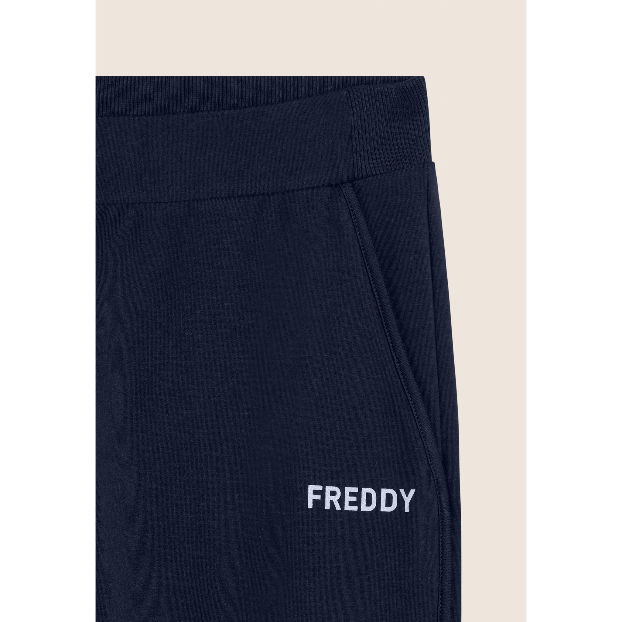 Pantaloni 7/8 con Fondo Stondato e Vita Sagomata