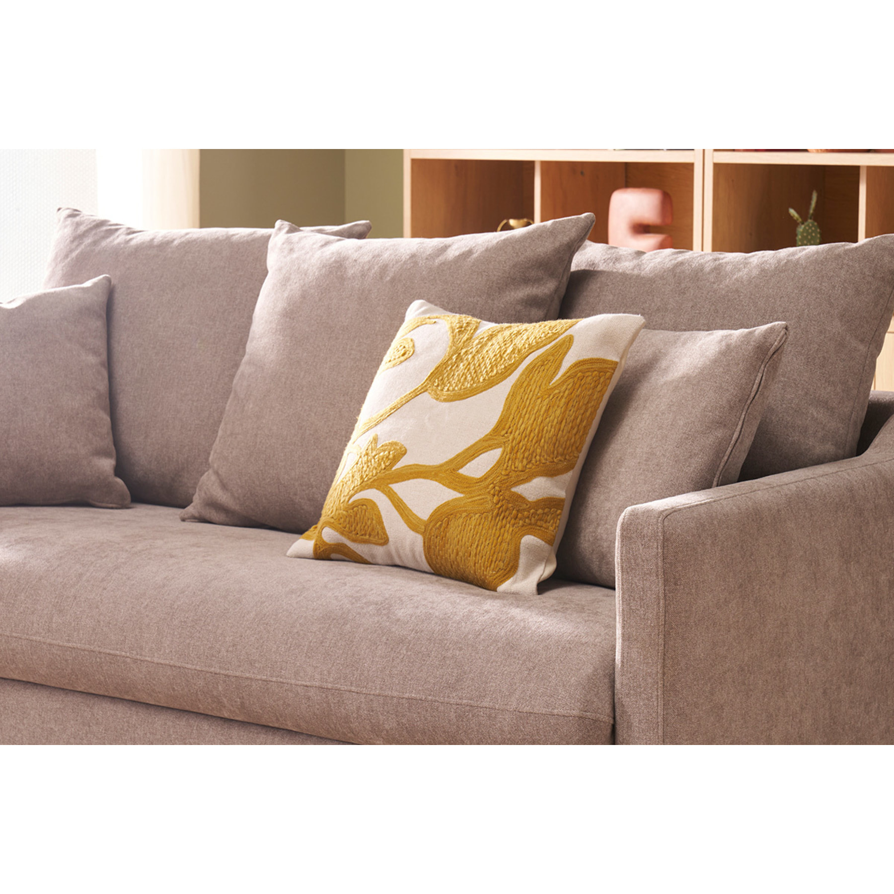 Canapé convertible scandinave 3 places en tissu effet velours taupe et bois clair LOUISE