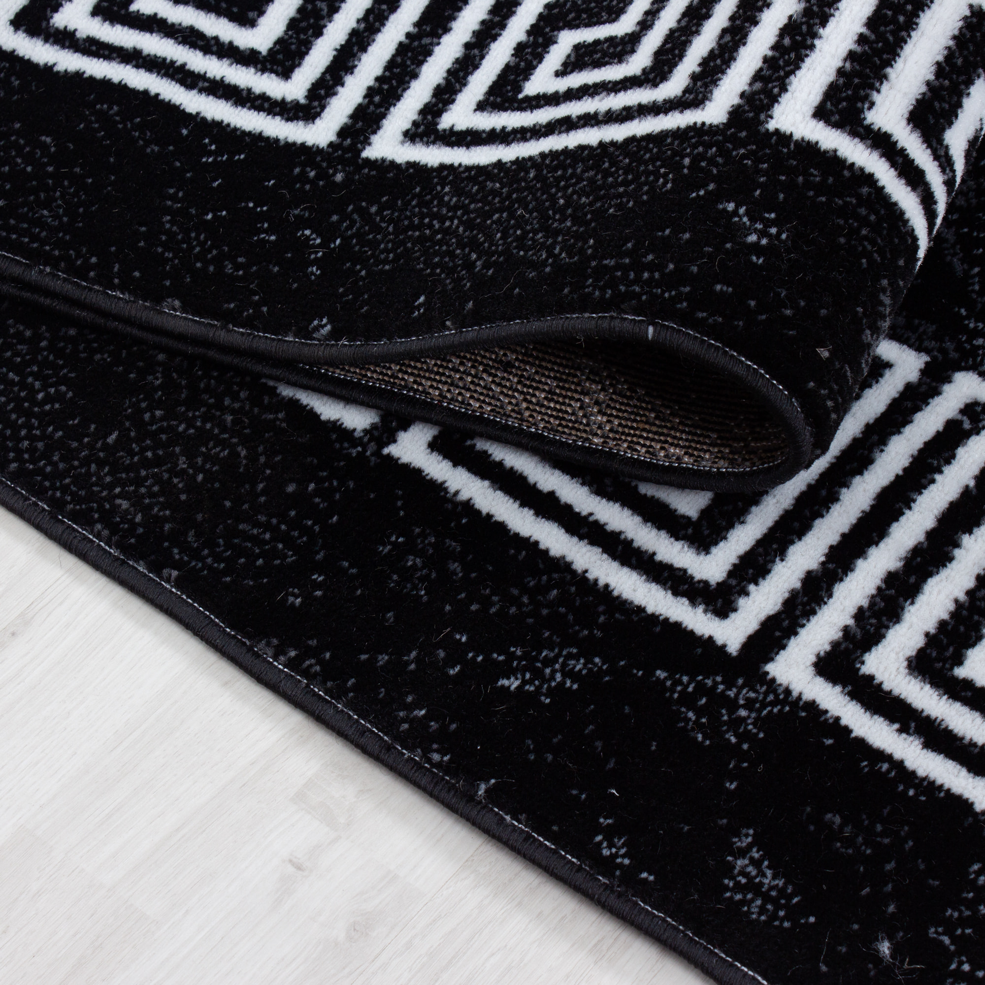 PLUS - Tapis à poils courts style grec noir - PLU8009NOI