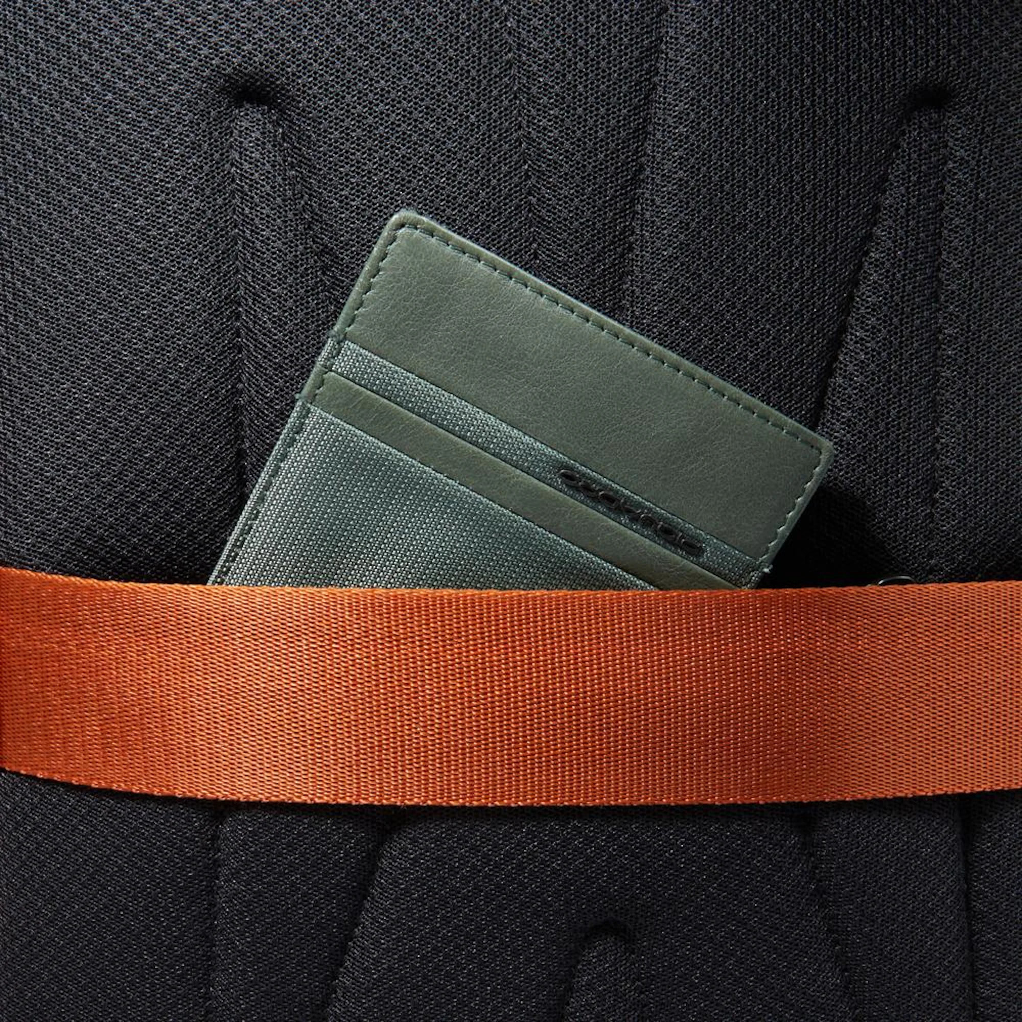 Piquadro Zaino da viaggio porta pc e iPad® con protezioni antiurto e RFID