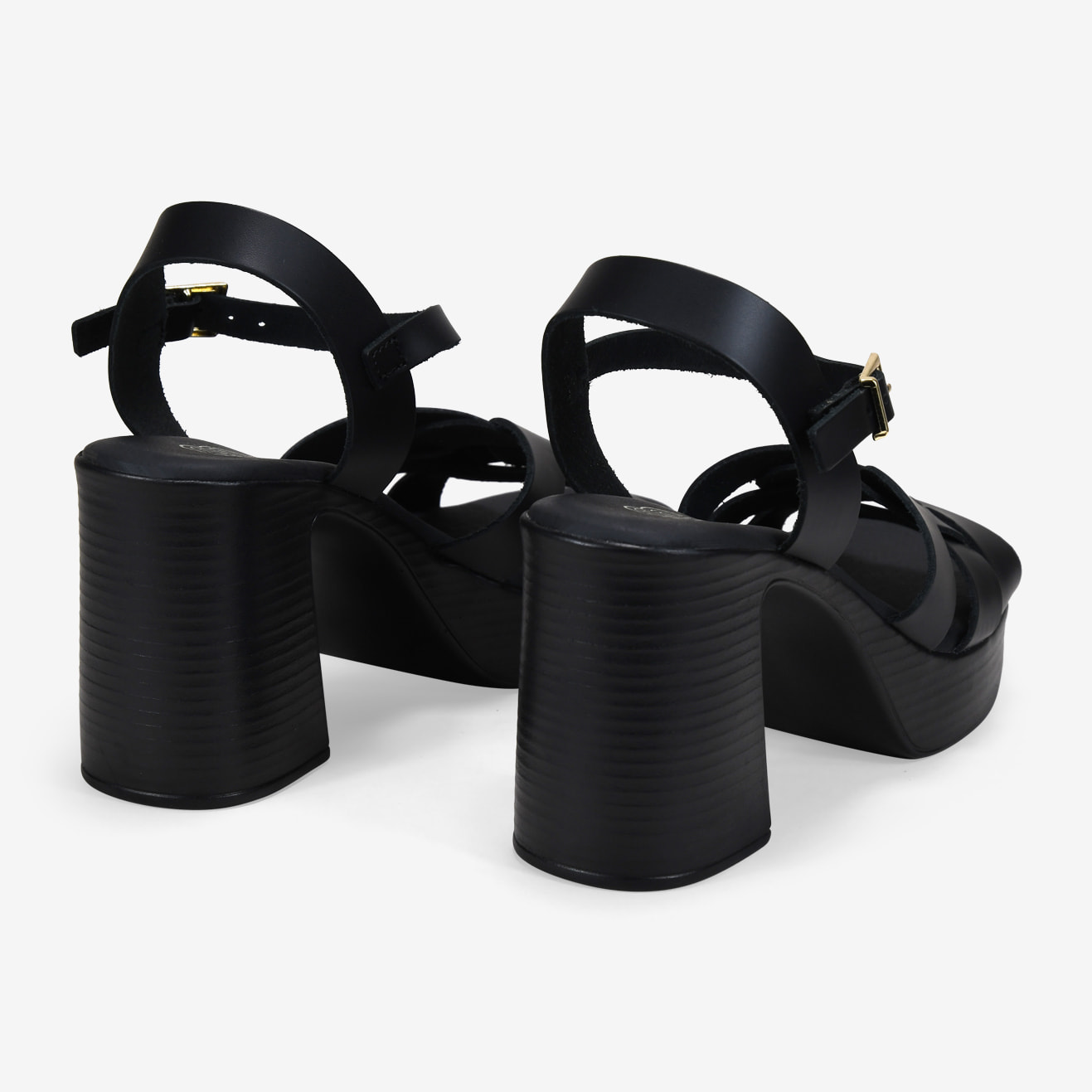 Sandalias de tacón negras en piel con plataforma