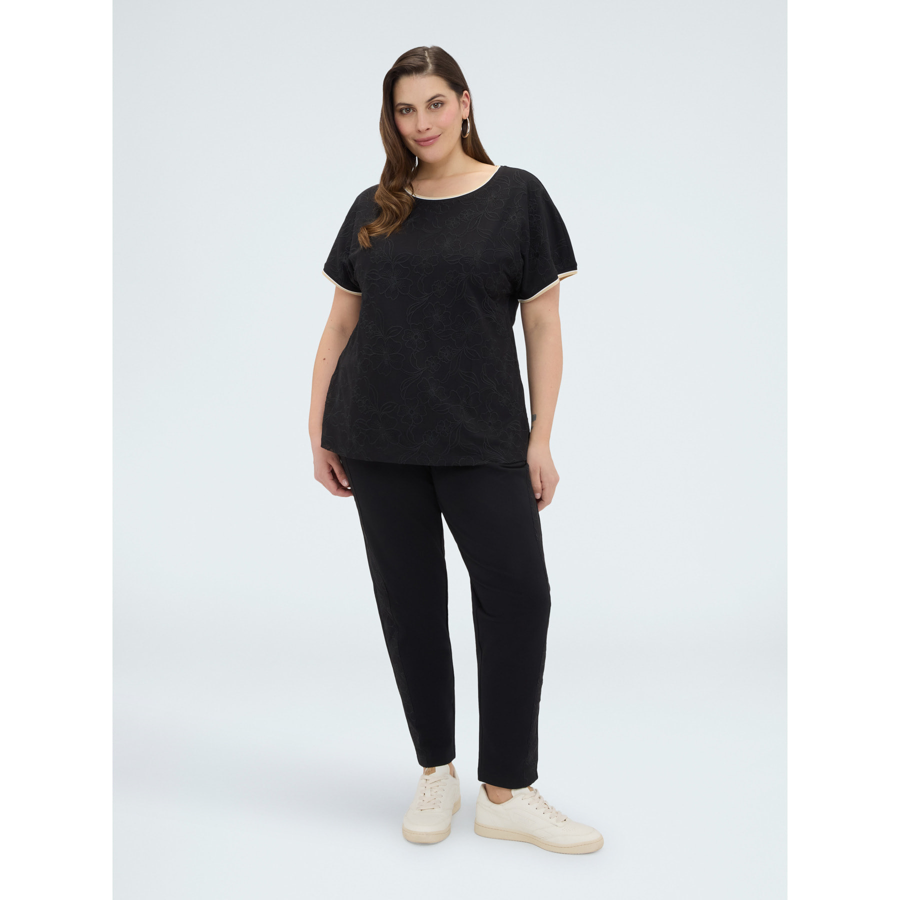 Fiorella Rubino - T-shirt con ricamo floreale - Nero