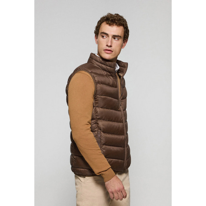 Gilet ultraleggero Chase marrone con toppa Rigby Go