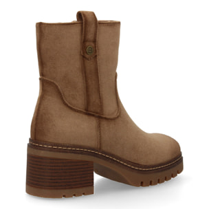 Botines de mujer con diseño moderno y elegante, perfectos para cualquier ocasión.