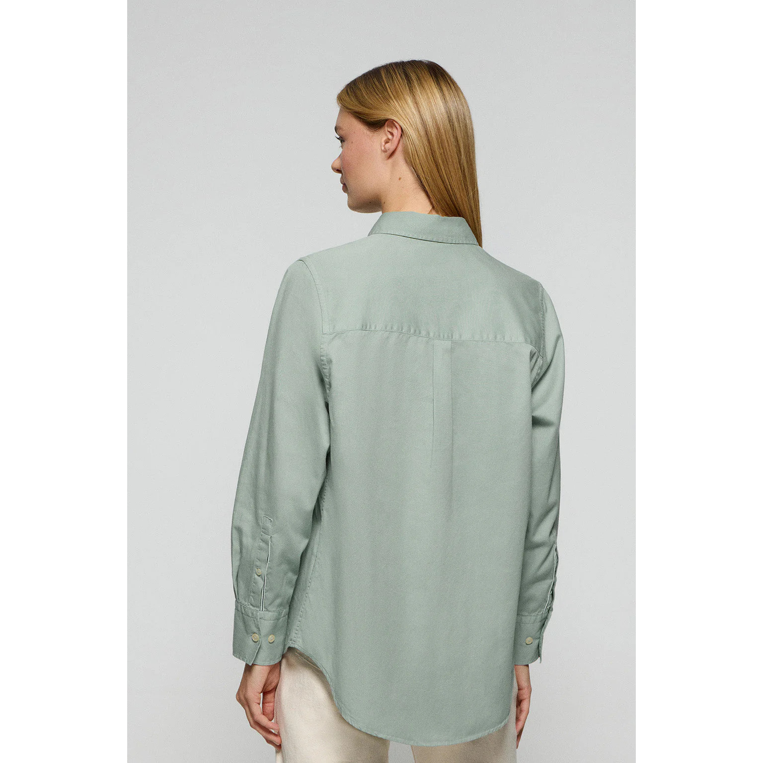 Camisa Simona verde claro con monograma bordado PC