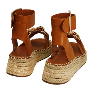 Sandali maxi-chain cognac, zeppa 4,5 cm