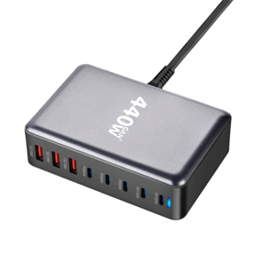 Cargador de mesa con 440W, con 5 salidas USB tipo C de carga rápida y 3 salidas USB-A.