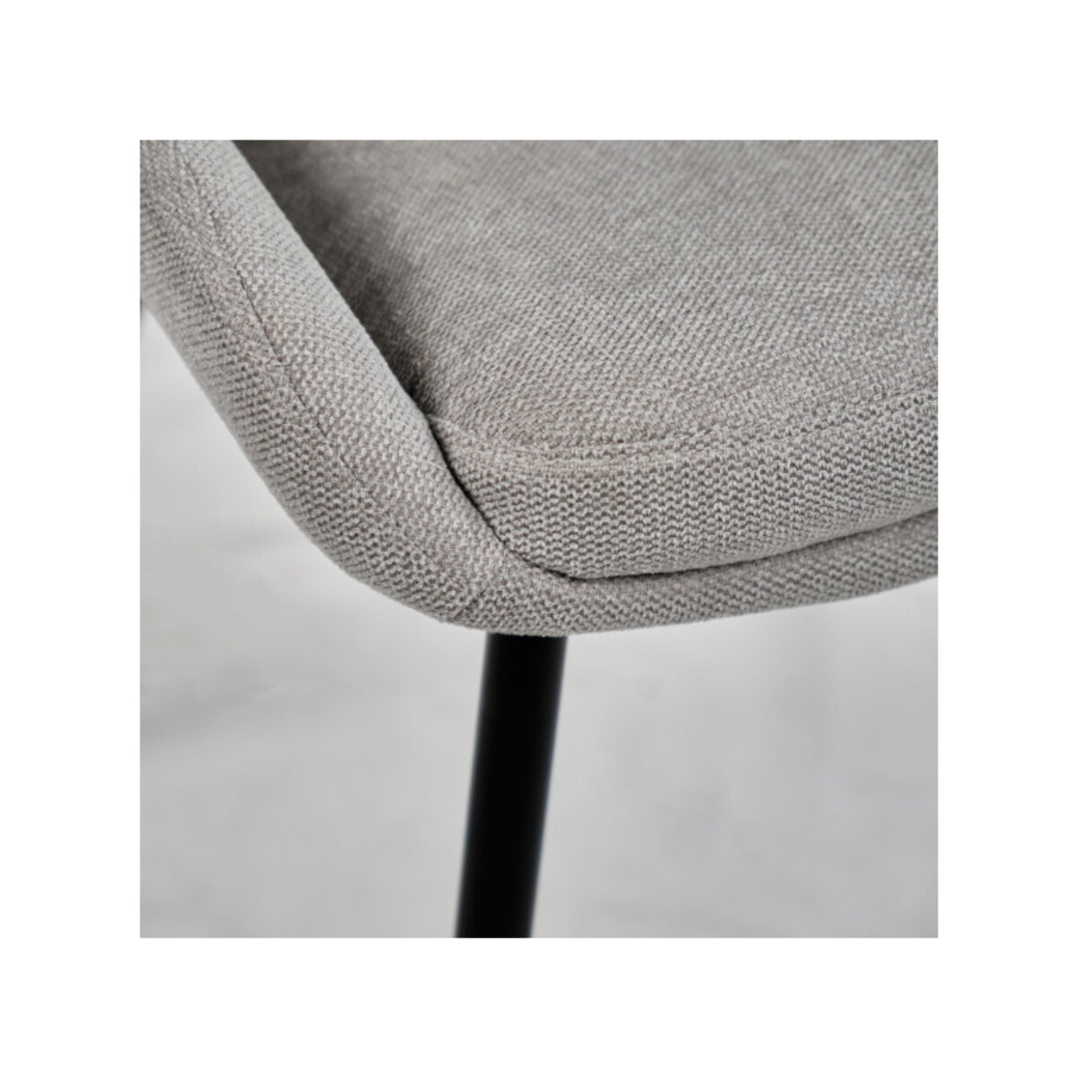 Chaise en tissu avec pieds fins en métal noir - 4 coloris - MONDO