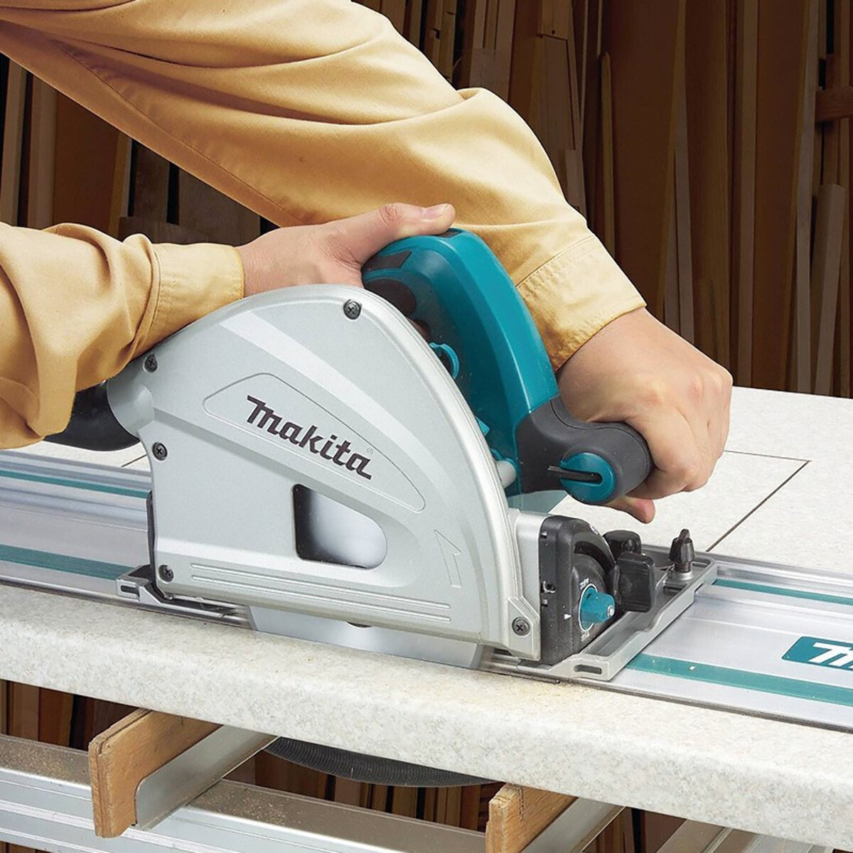 Scie circulaire plongeante 1300W Ø165MM - MAKITA - Avec coffret MAKPAC + Rail de guidage 1400 mm - SP6000J1