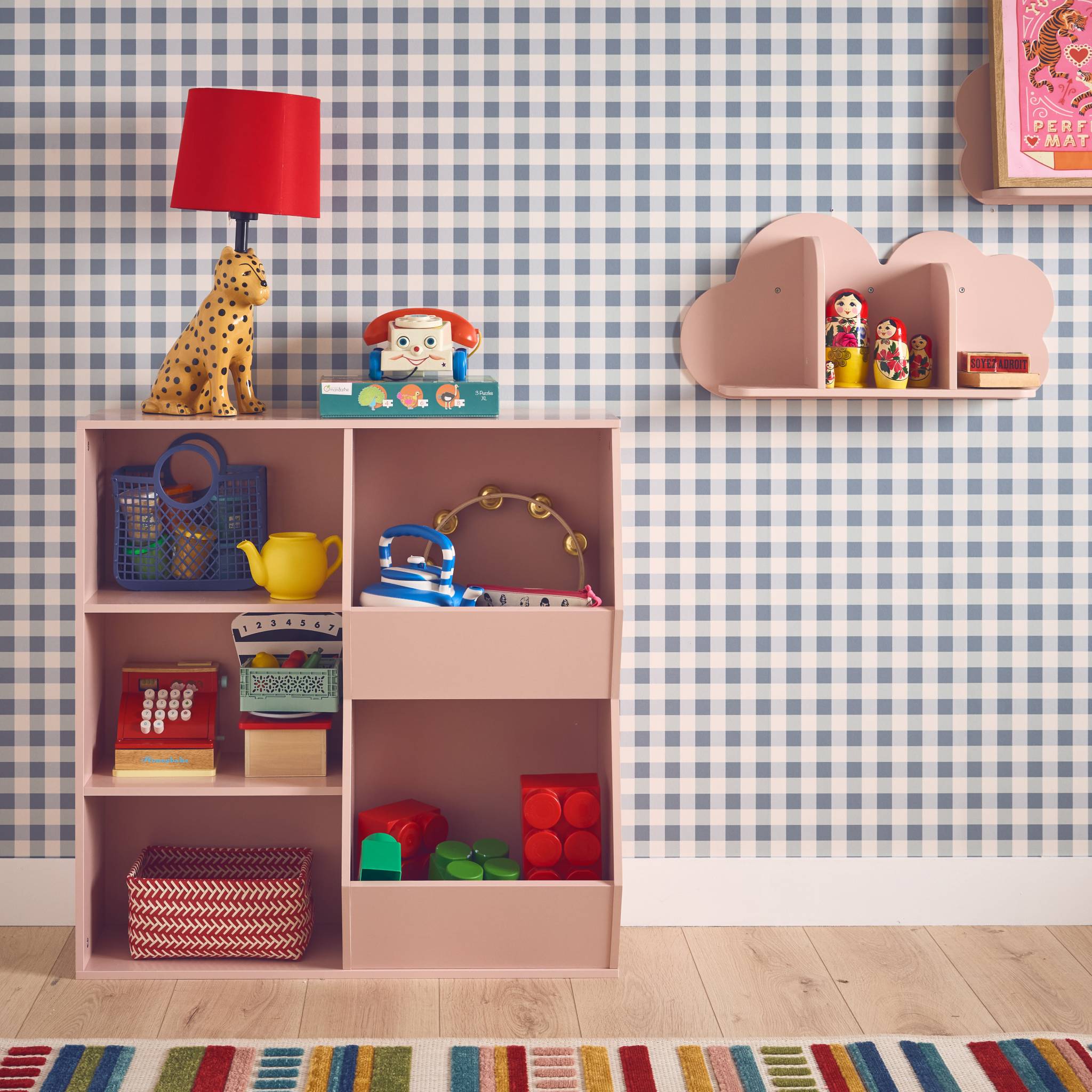 Meuble de rangement enfant rose. 3 étagères et 2 espaces de rangement