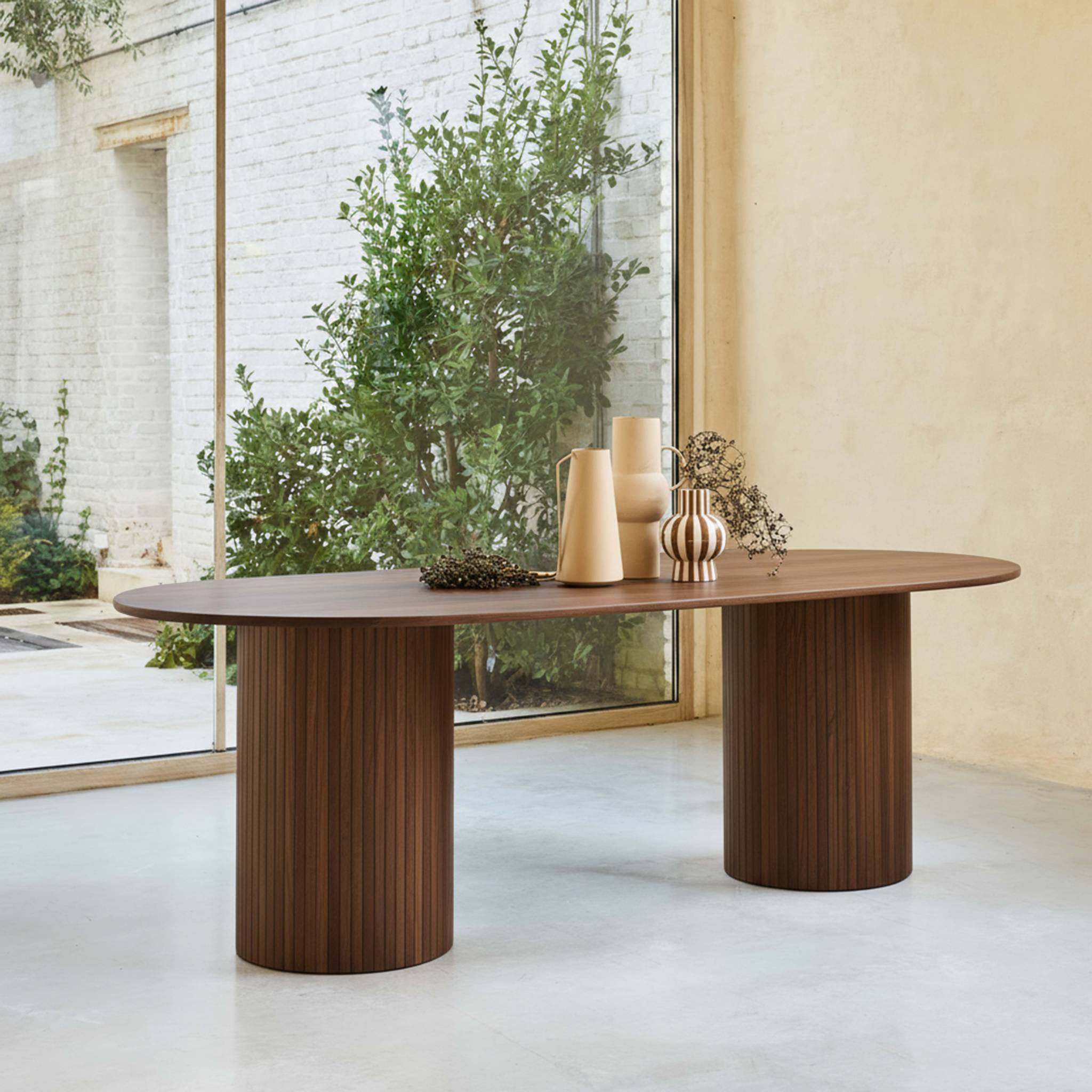 Table à manger oblongue bois d'hévéa et placage chêne 8 places noyer - L 220 x P 100 x H 73 cm - Estelle