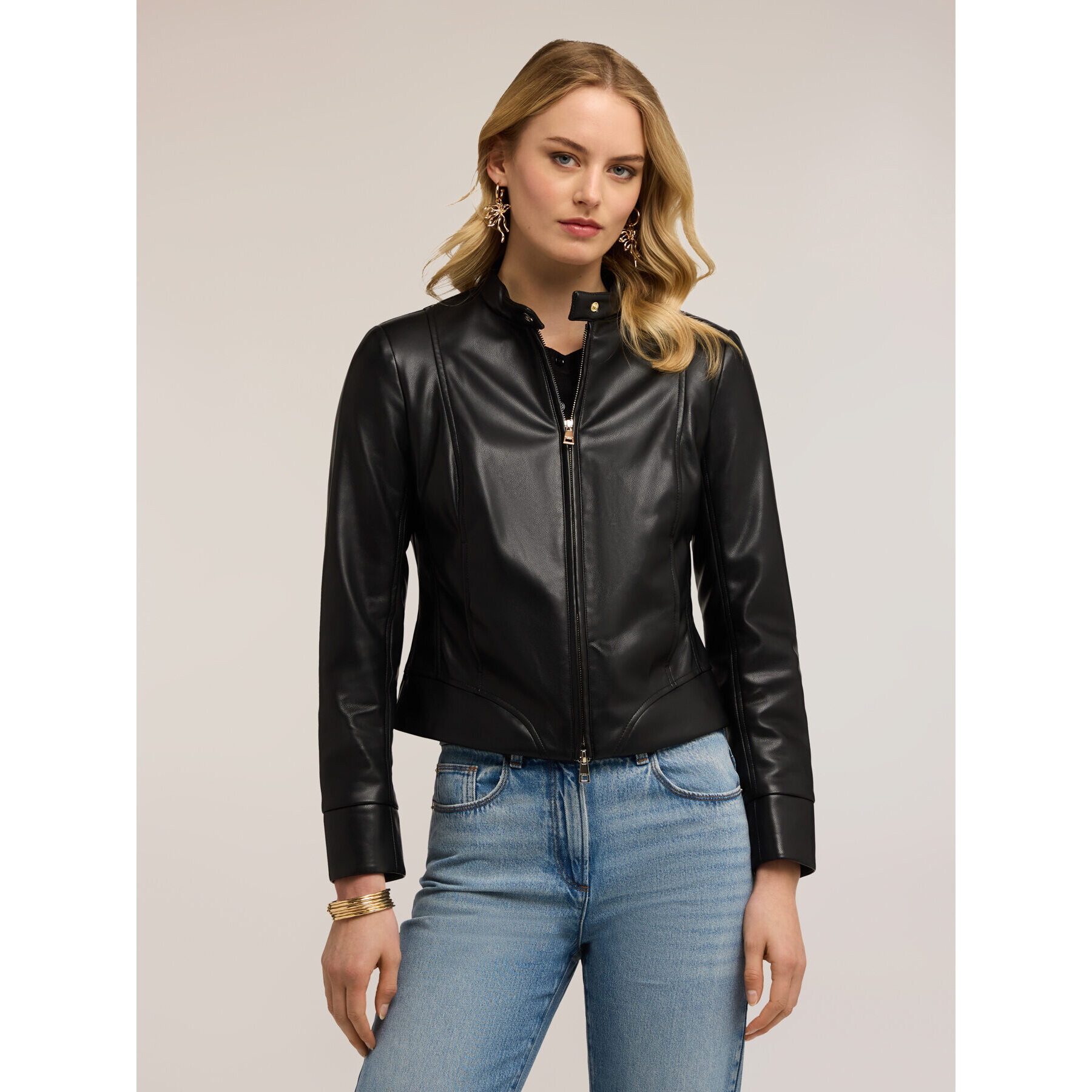 Motivi - Chaqueta corta con cremallera y cuello mao - Negro