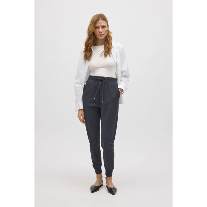 Pantaloni jogger color carbone testurizzati