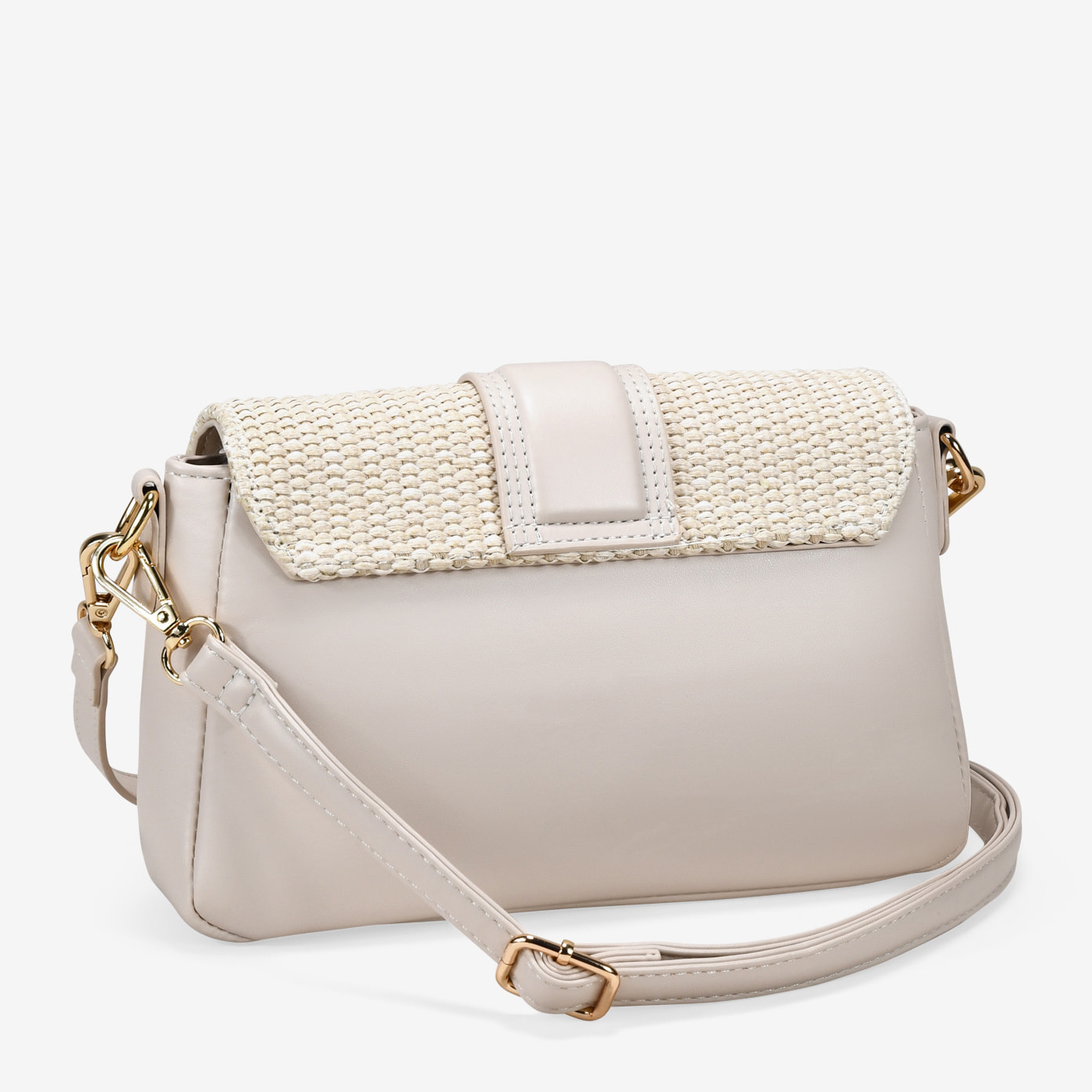 Bolso de hombro beige en rafia con solapa