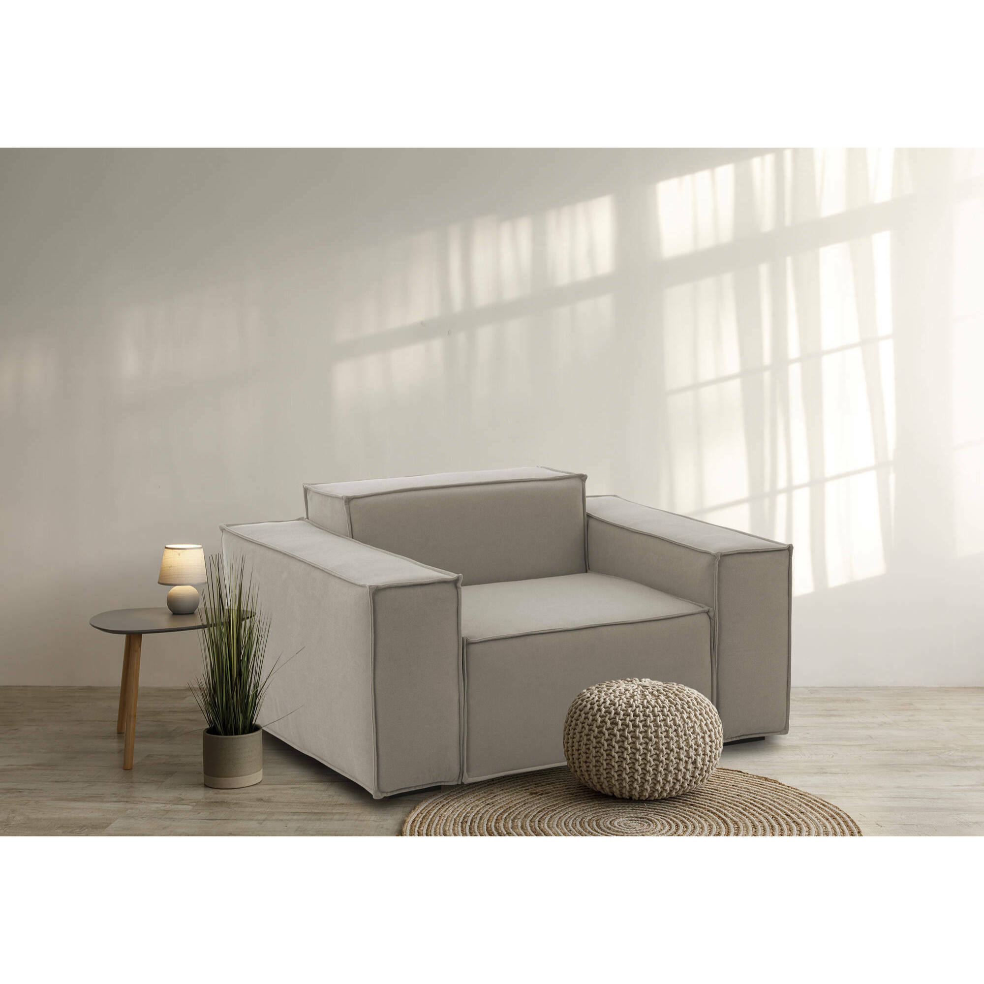 Poltrona Leonia, Poltrona da salotto, 100% Made in Italy, Poltroncina relax in tessuto imbottito, Cm 140x95h70, Tortora