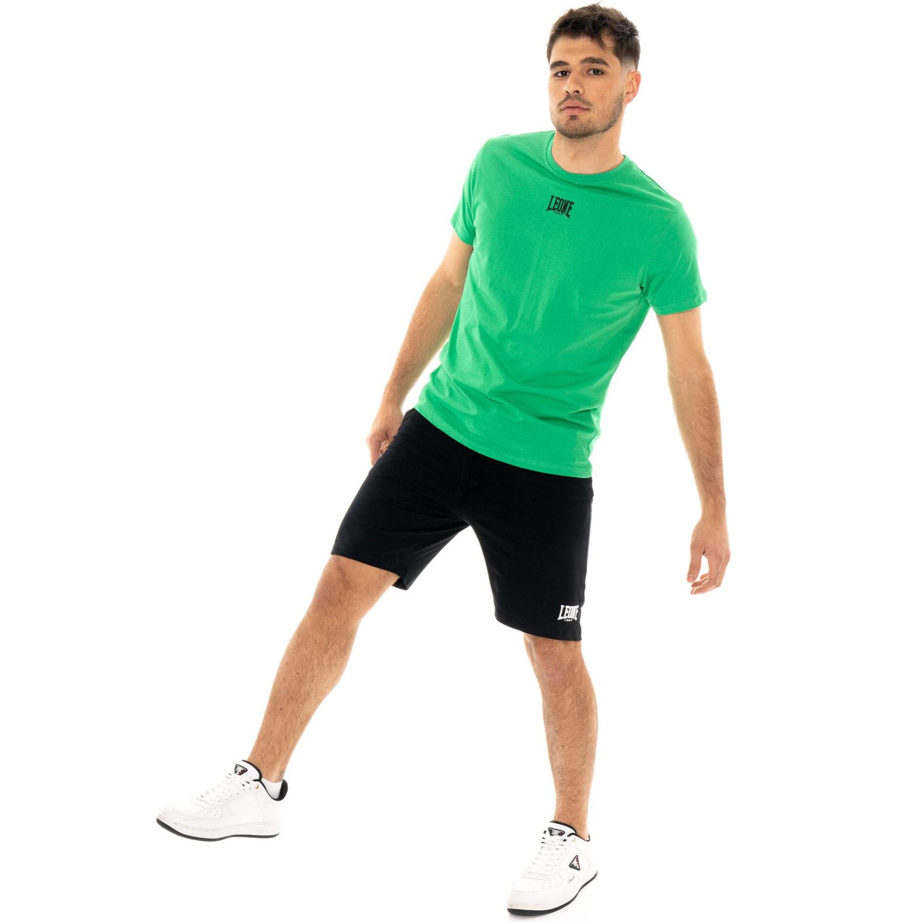 Completo set da uomo composto da t-shirt e pantaloncini Leone Basic