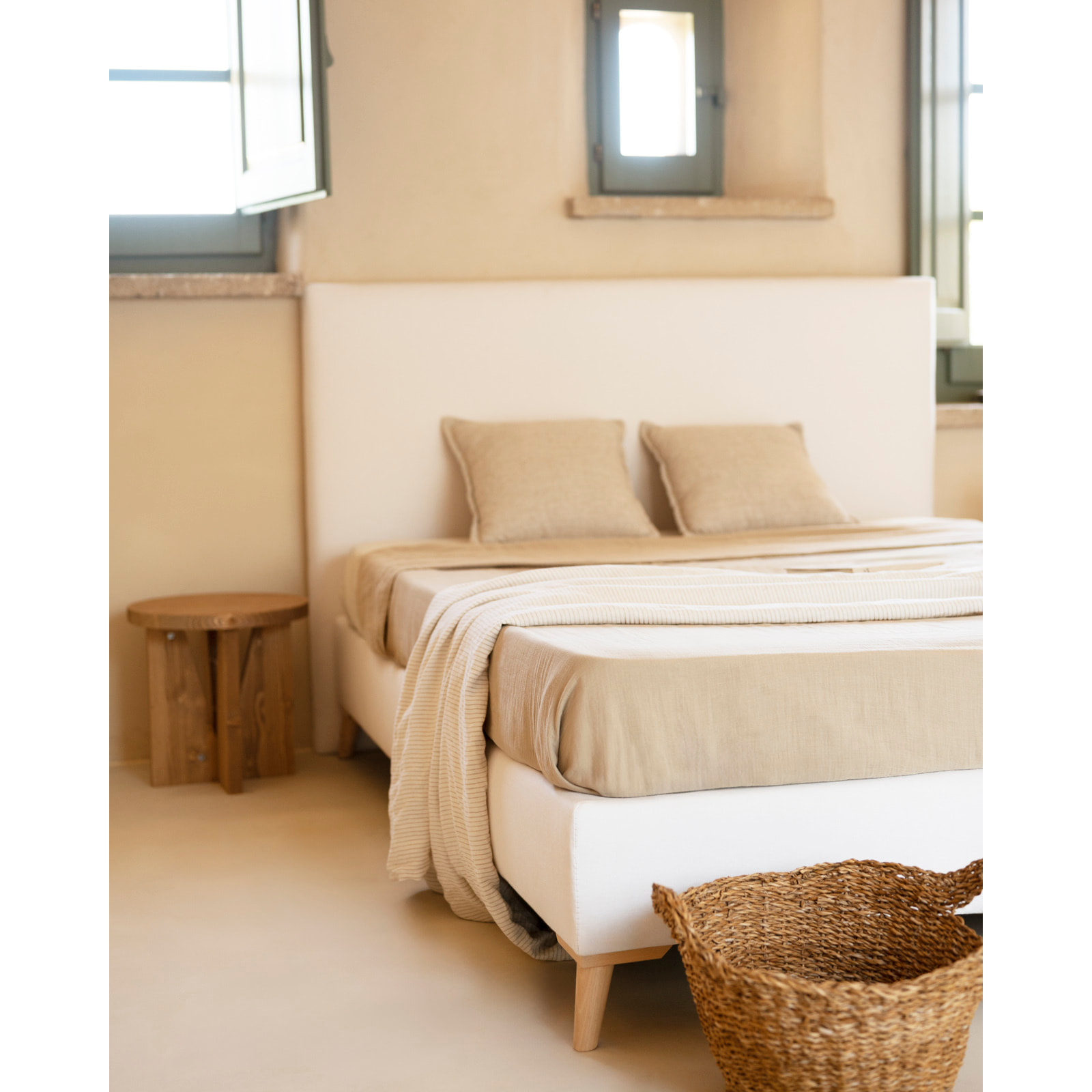 Lit rembourré en lin blanc pour les matelas en différentes tailles