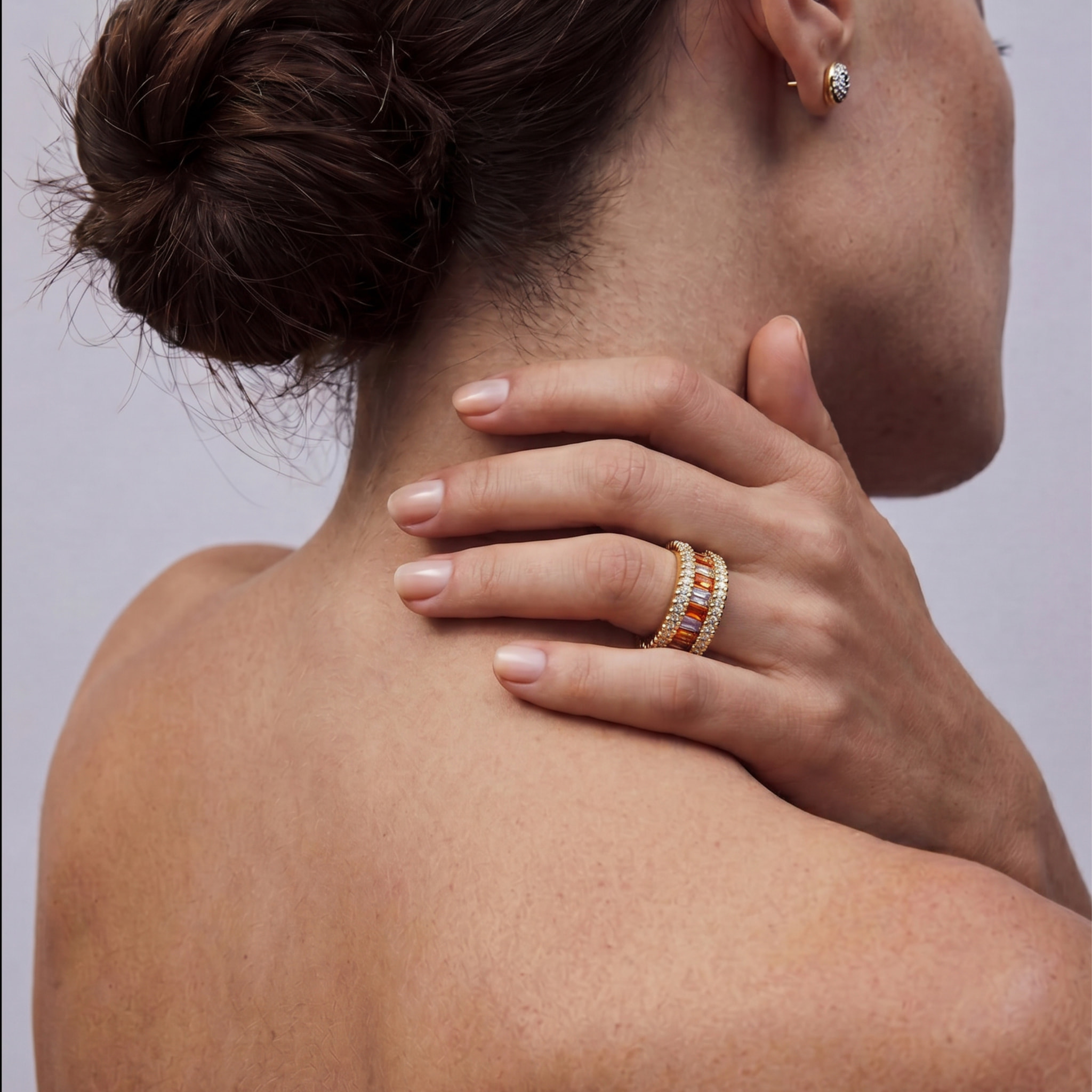 Anillo de Aleación de Metal y Circonita Multicolor acabado en oro amarillo de 18k