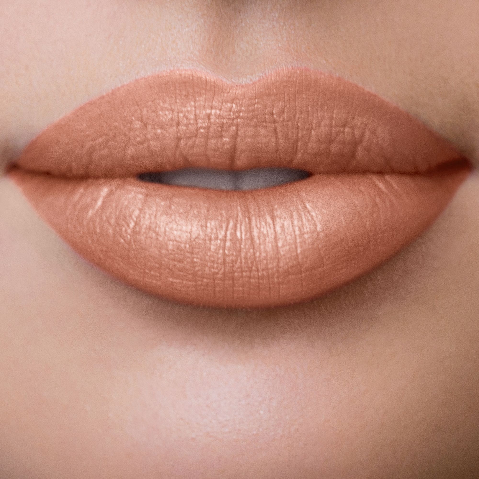 LIP SHOT Rossetto satinato dalla texture leggera ed avvolgente
