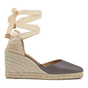 Alpargata de cuña Joyce en raso con punta afilada y cierre de cintas