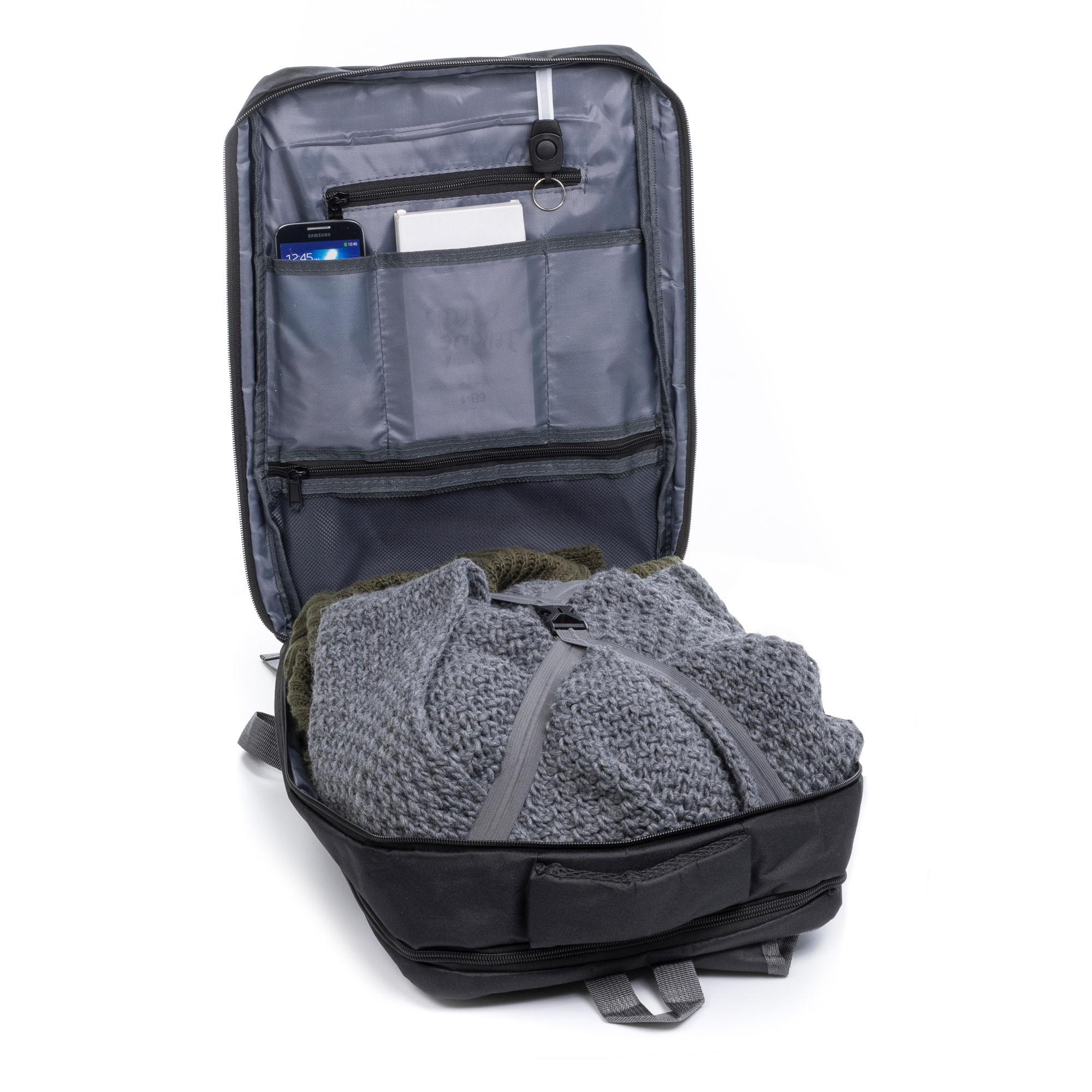 Mochila cabina multi compartimento, porta Laptop 17". Adaptable a Trolley. Toma USB externa oculta.
