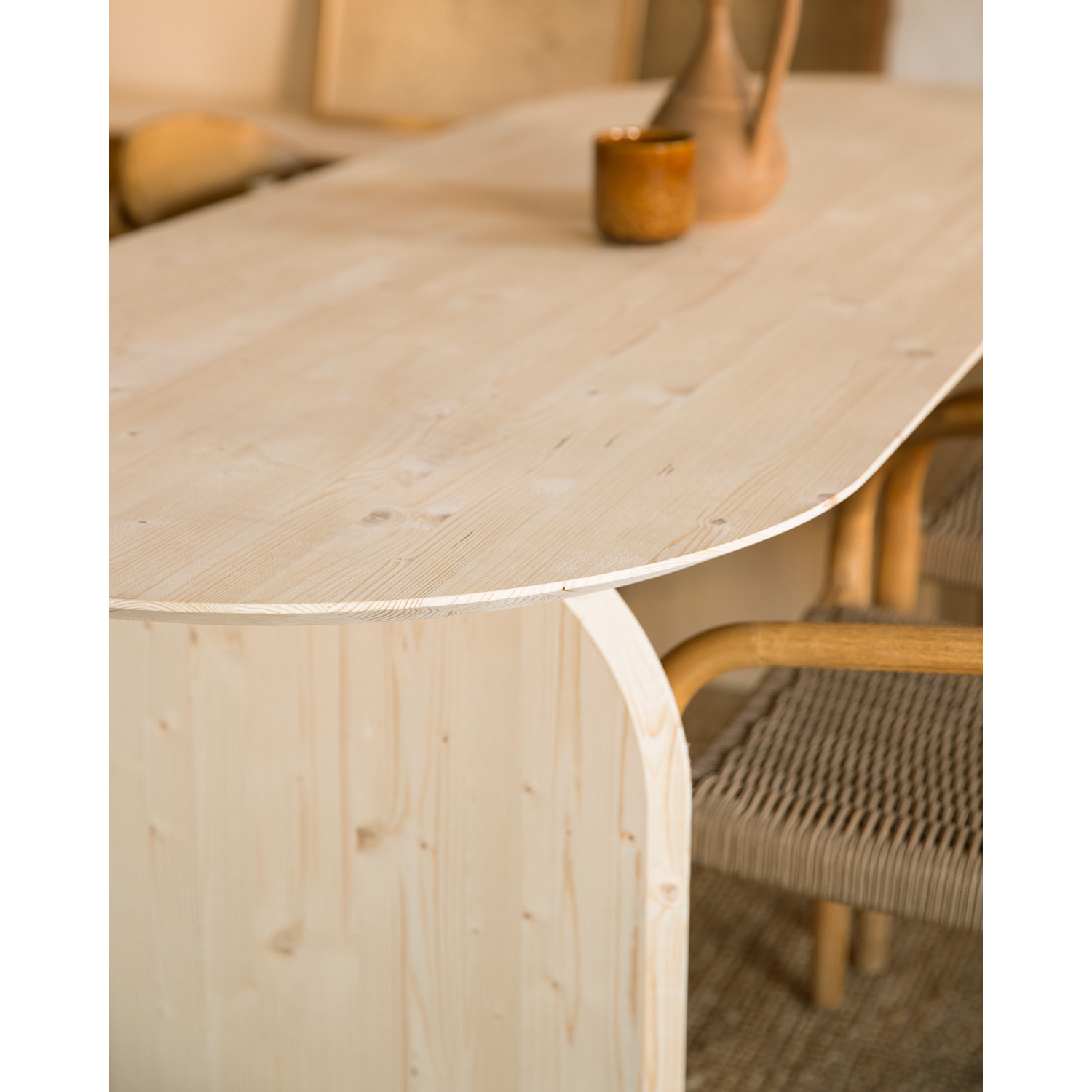 Table à manger ovale en bois massif ton naturel en différentes tailles