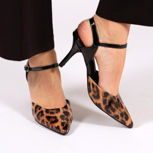 Sandali in simil pelle verniciata con tacco