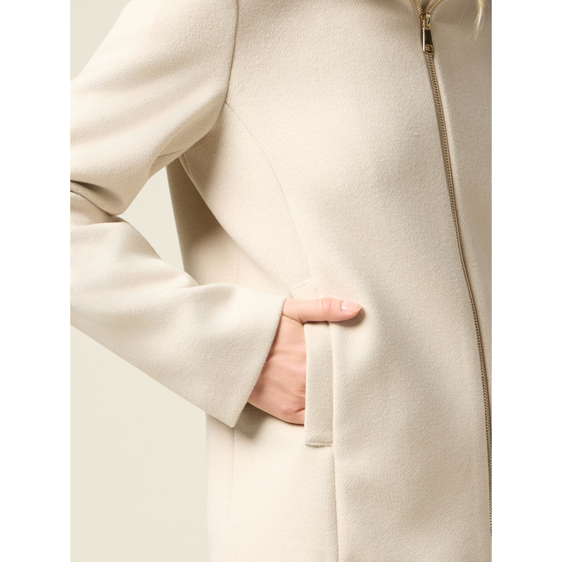 Oltre - Abrigo corto con capucha y cremallera - Beige