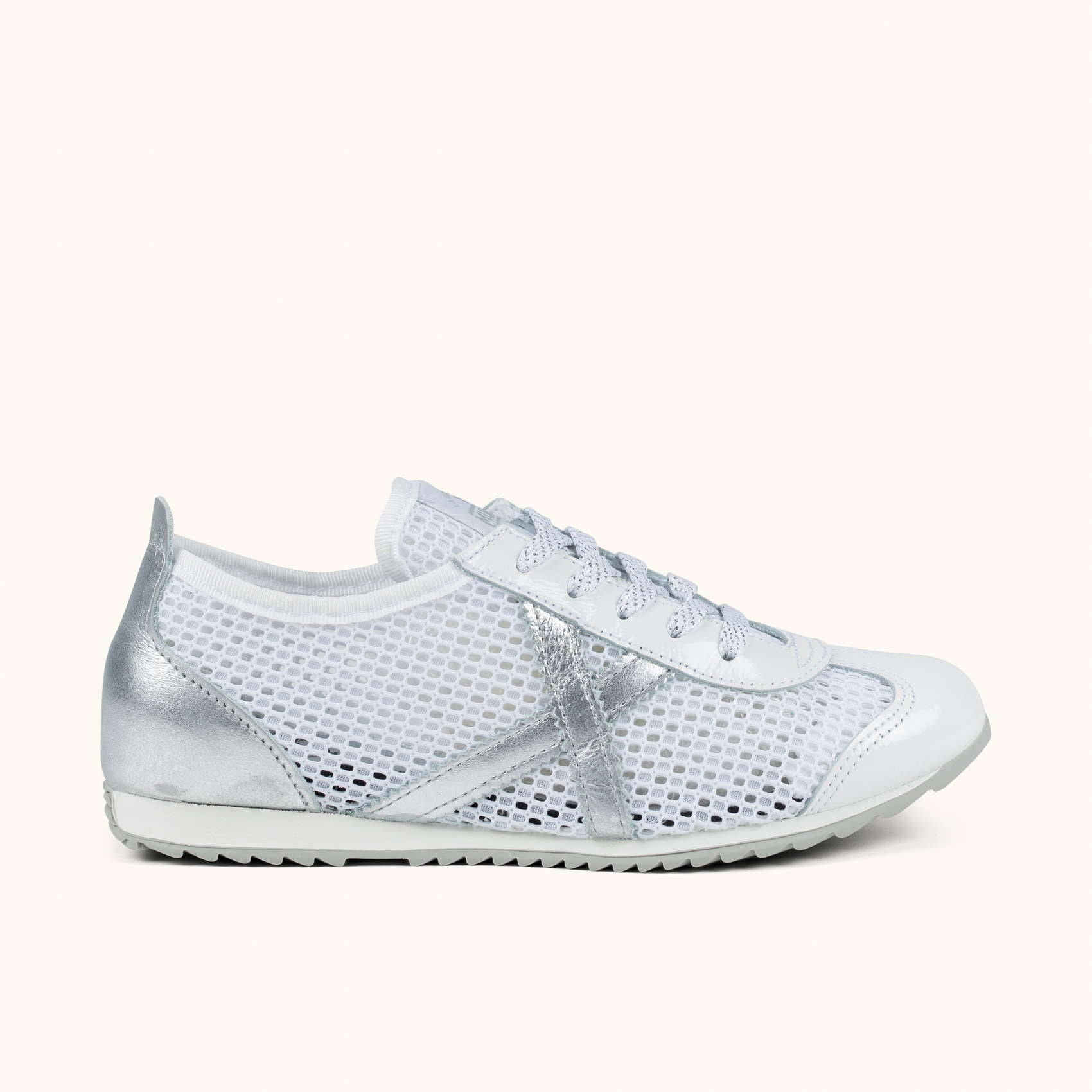 Zapatilla Retro de Rejilla Blanca y Plata MUNICH OSAKA 593