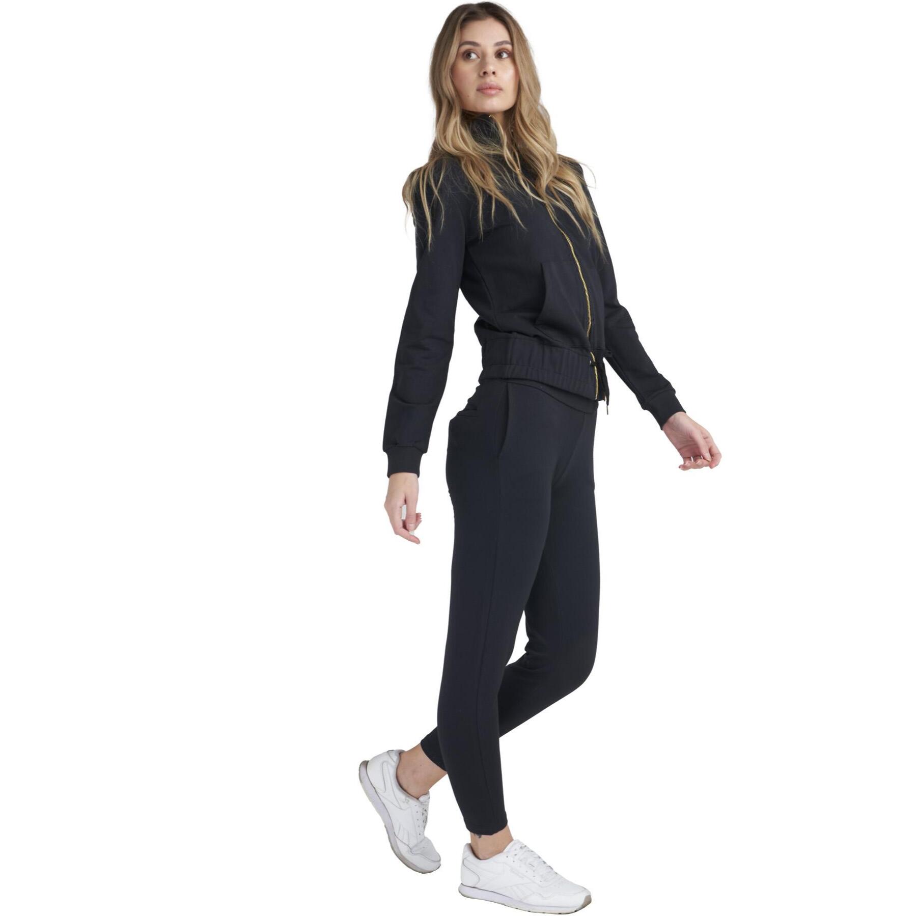 Chándal Chic Boxing para mujer con cuello alto y cremallera.