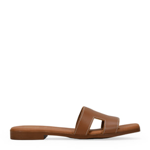 Sandalias planas marrones en piel con plantilla acolchada